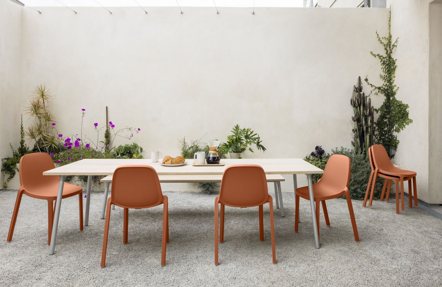 Broom Stacking Chair stapelbarer Stuhl Salbeigrün Emeco