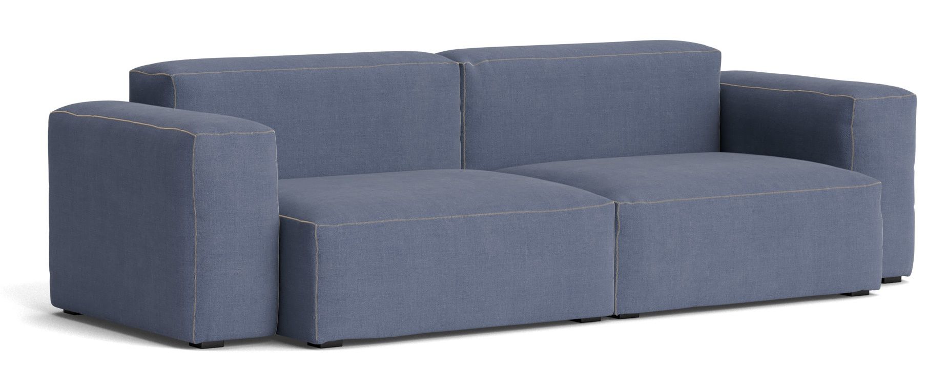 Blaues Mags Soft Sofa von Hay mit niedriger Armlehne für Wohnzimmer und Lounge.