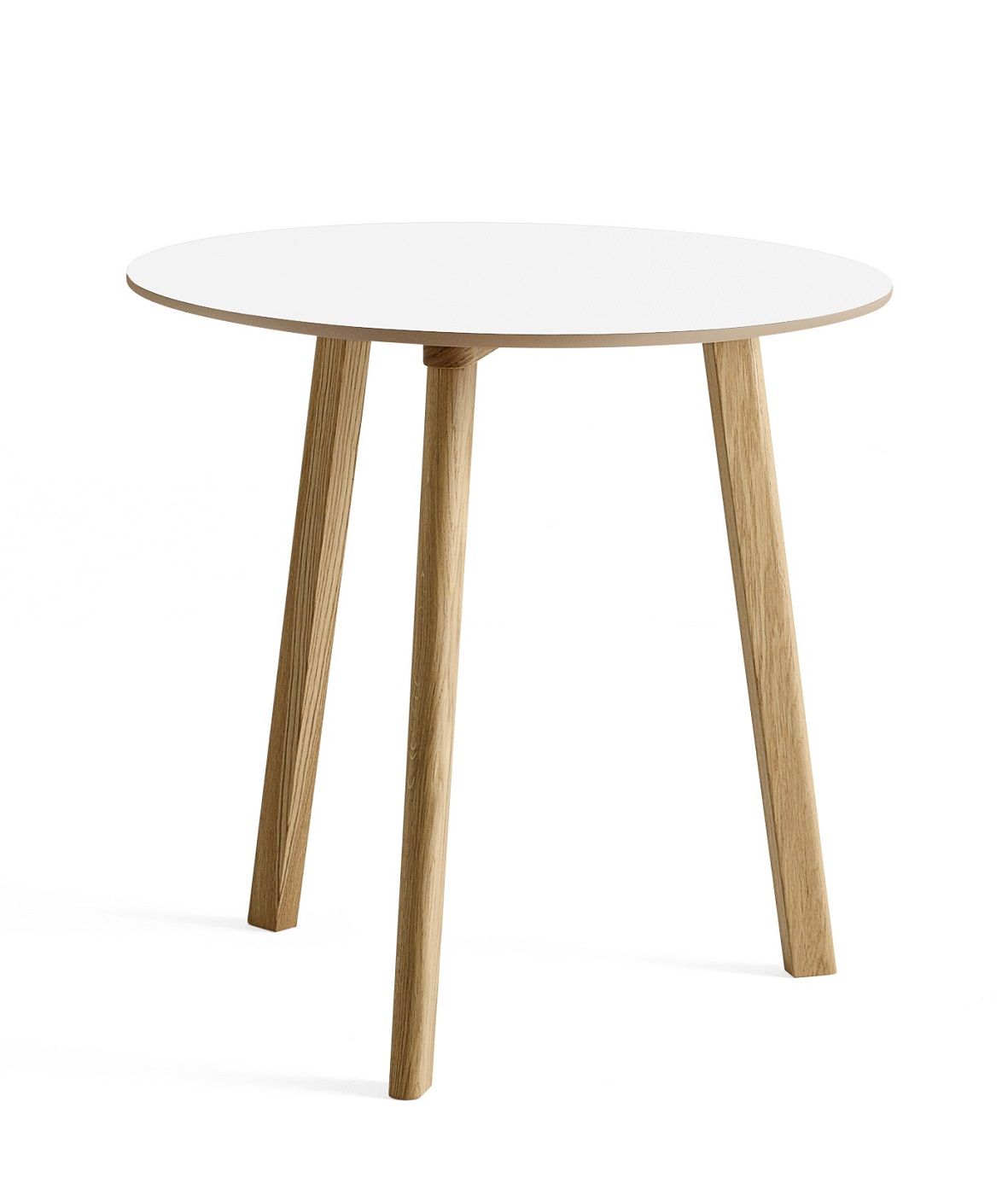 Hay CPH Deux 220 Tisch mit runder, weißer Tischplatte und hellen Holzbeinen. Beistelltisch für Wohnzimmer.