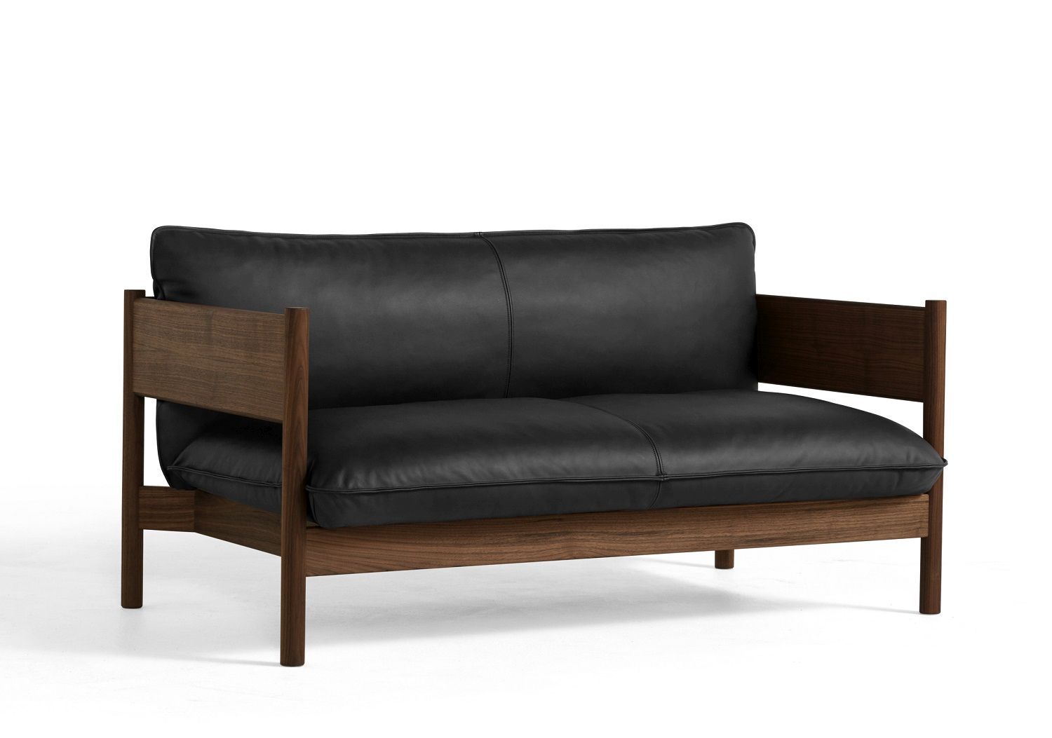 Arbour Sofa von Hay mit schwarzem Leder und dunklem Holzrahmen. Modernes Design.