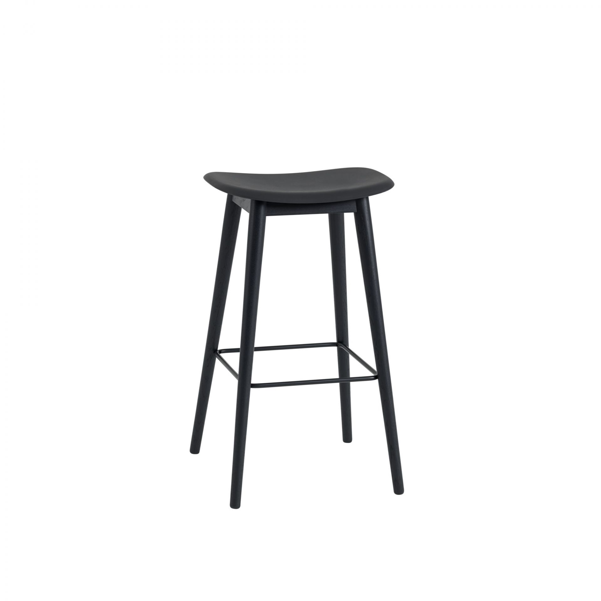 Schwarzer Fiber Bar Stool Barhocker von Muuto, 75 cm hoch, mit Fußstütze.