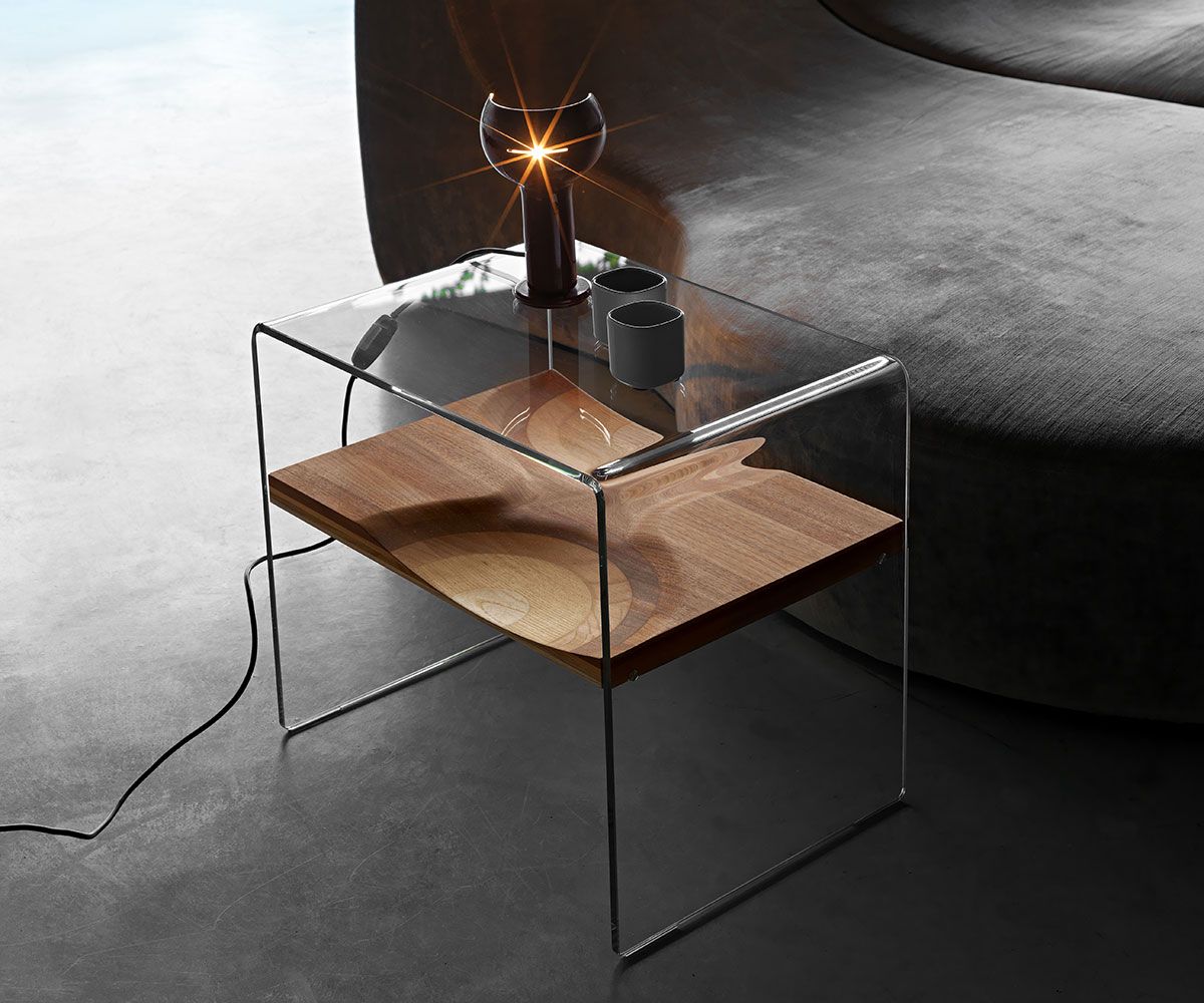 Bifronte Beistelltisch von Casamania Horm: Moderner Nachttisch mit Glasplatte und Holzablage für Wohnzimmer.