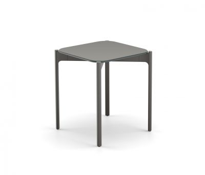 Izon Beistelltisch von Dedon, rechteckig, mit grauer Tischplatte und filigranem Gestell.