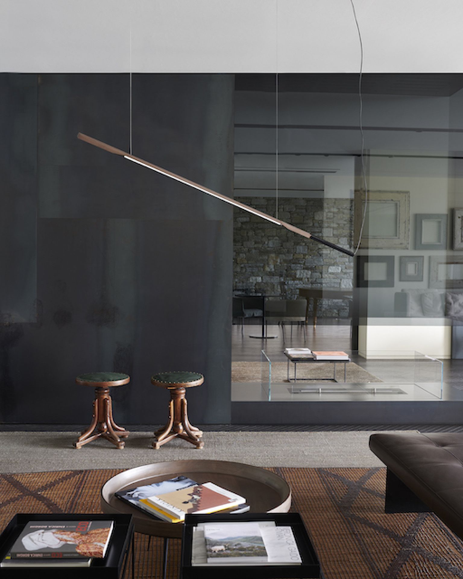 Ilo Pendelleuchte in Satin Bronze von Oluce, moderne Hängeleuchte für stilvolle Innenräume.