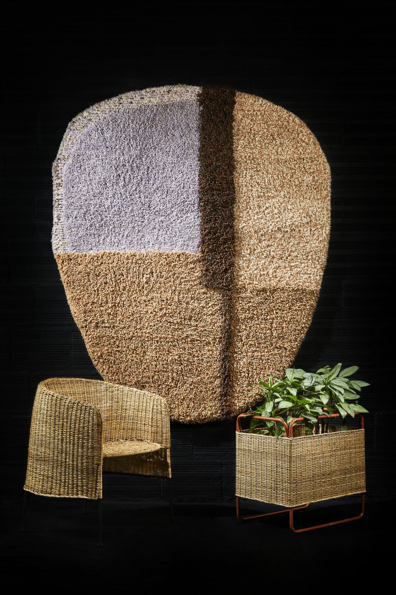 Ames Nudo Teppich: Handgeknüpfter Wollteppich in Beige und Lila, modernes Wohnaccessoire.