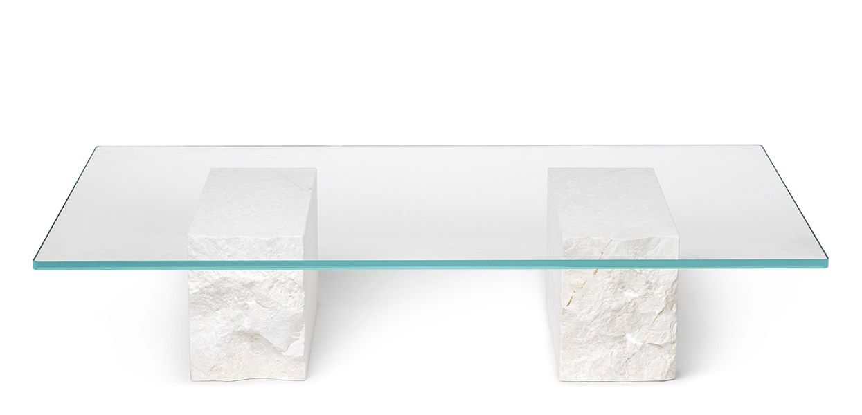 Mineral Coffee Table mit Glasplatte und weißen Marmor-Sockeln für Wohnzimmer.