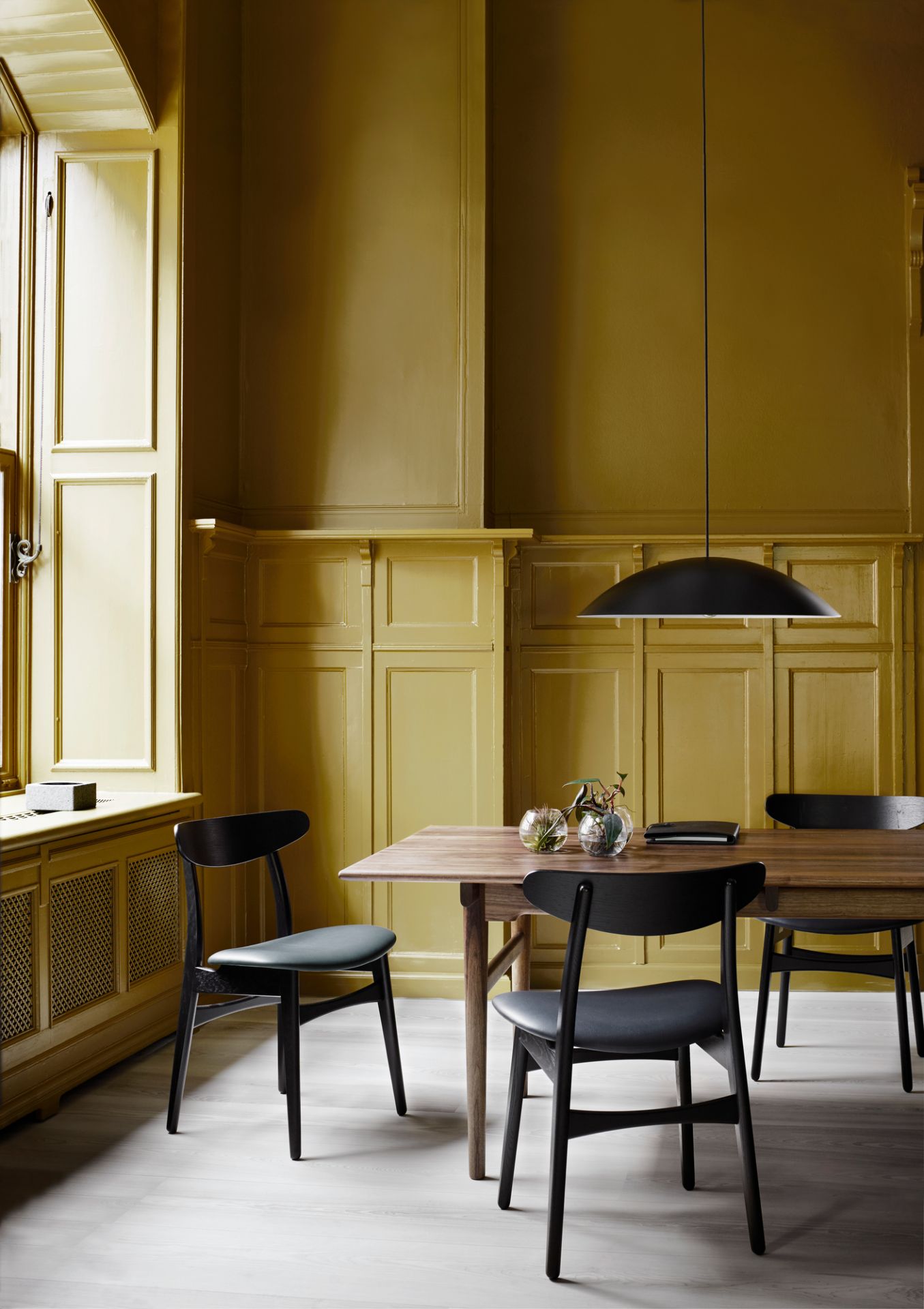 CH30P Stuhl von Carl Hansen & Søn mit schwarzem Eichengestell und Thor 350 Sitz.