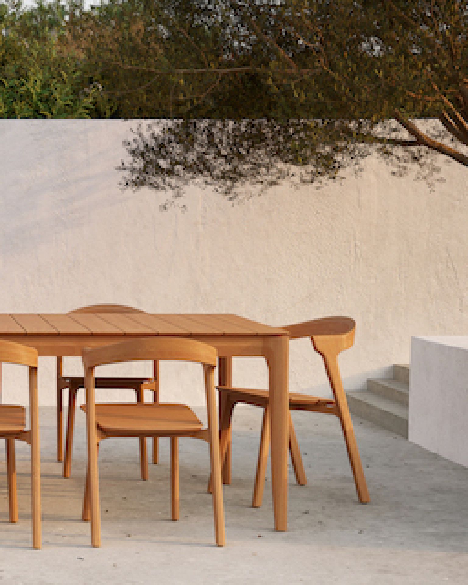 Bok Outdoor Esstisch aus Teakholz von Ethnicraft. Hochwertiger Gartentisch für stilvolle Outdoor-Bereiche.