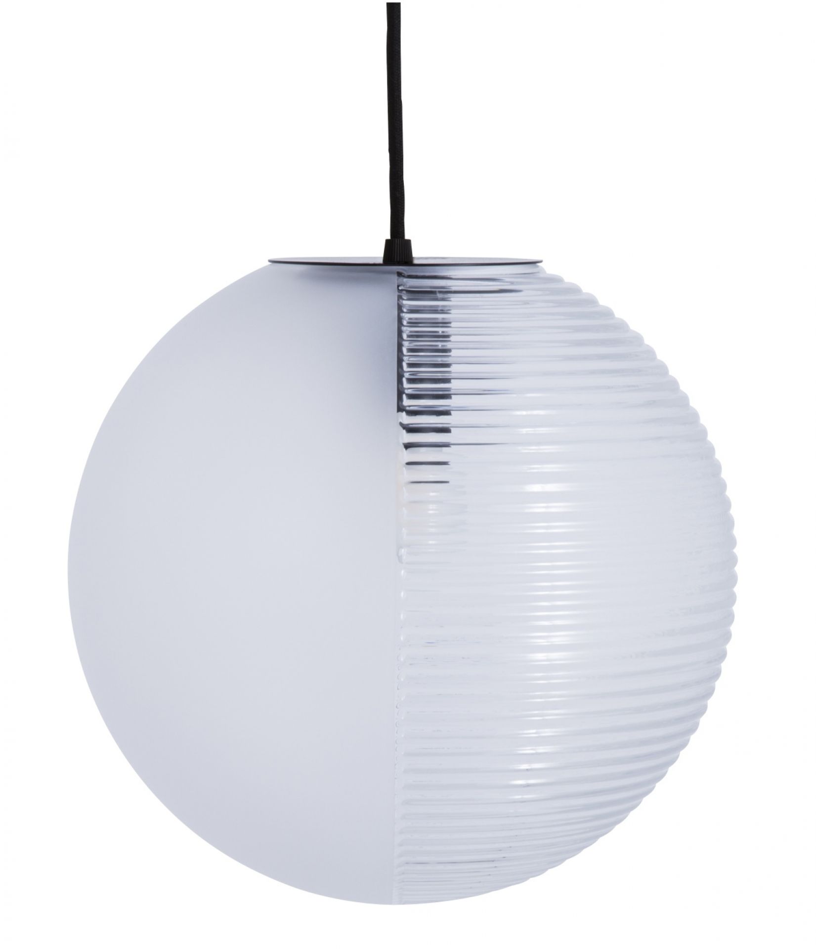 Transparente Stellar Pendelleuchte von Pulpo, halbkugelförmig mit gerippter Oberfläche und schwarzem Kabel.