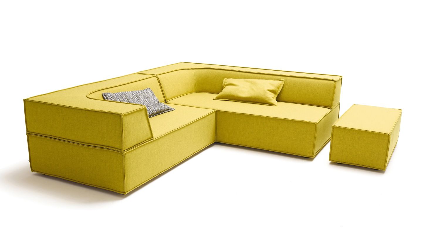 Gelbes Cor Trio Sofa Eckkombination mit Rückenelementen und passendem Hocker, moderne Wohnzimmermöbel.