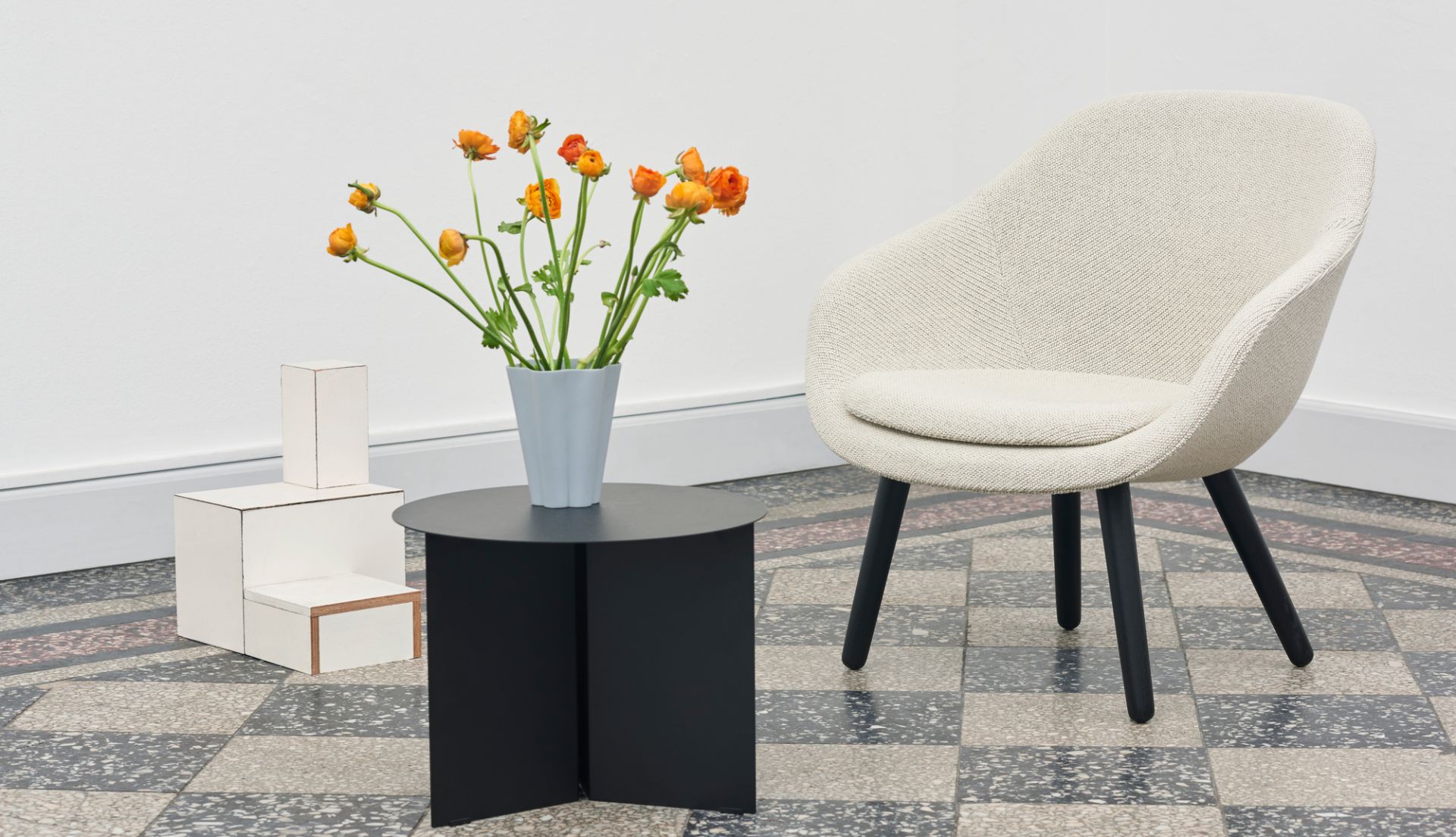 About a Lounge AAL 82 / AAL82 Sessel Hay