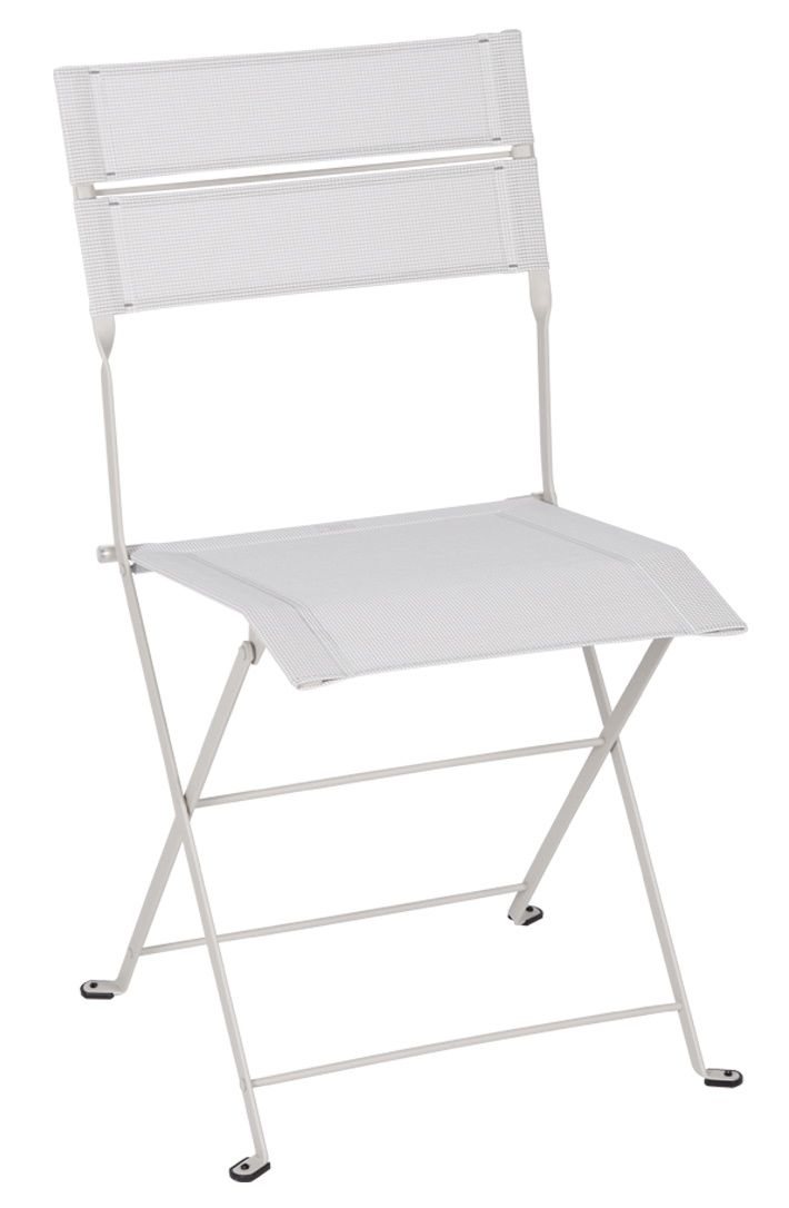 Latitude Stuhl von Fermob, Outdoor-Klappstuhl aus Metall in Weiß, für Garten und Balkon.