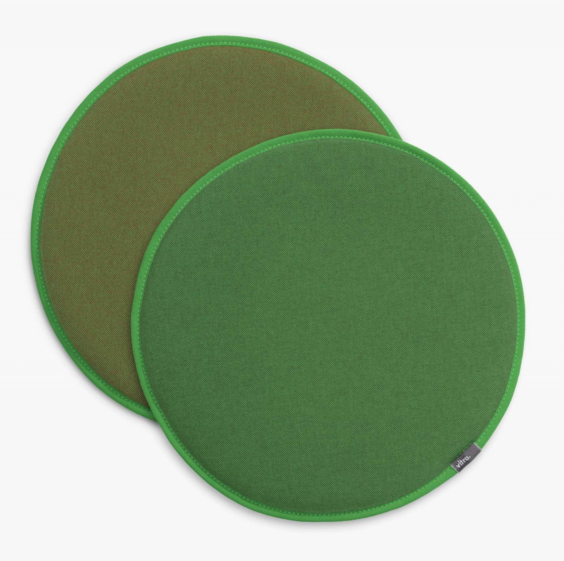 Zwei grüne Vitra Seat Dot Sitzkissen, eines in Waldgrün und eines in Classic Grün.