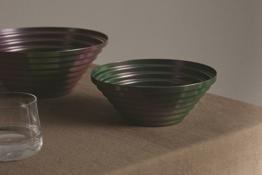 Alessi Maya Schale, rund, in Purplegreen. Dekorative Schale für Obst, Salate und mehr.