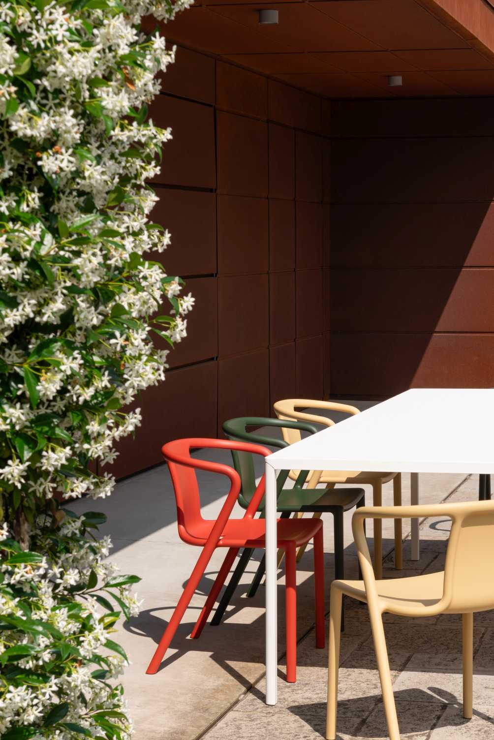 Air Armchair Indoor/Outdoor Stuhl mit Armlehnen Magis