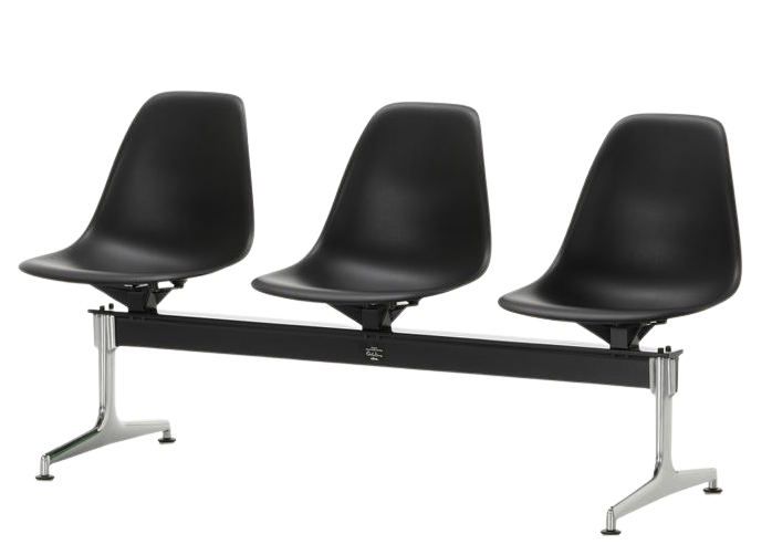 Eames Plastic Side Chair RE auf Traversenbank Vitra