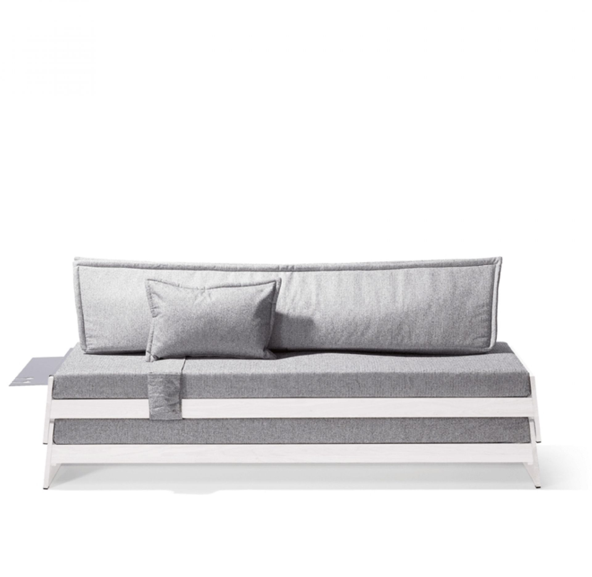 Lönneberga Matratze für Stapelbett von Richard Lampert, graue Matratze mit Kissen auf weißem Rahmen.