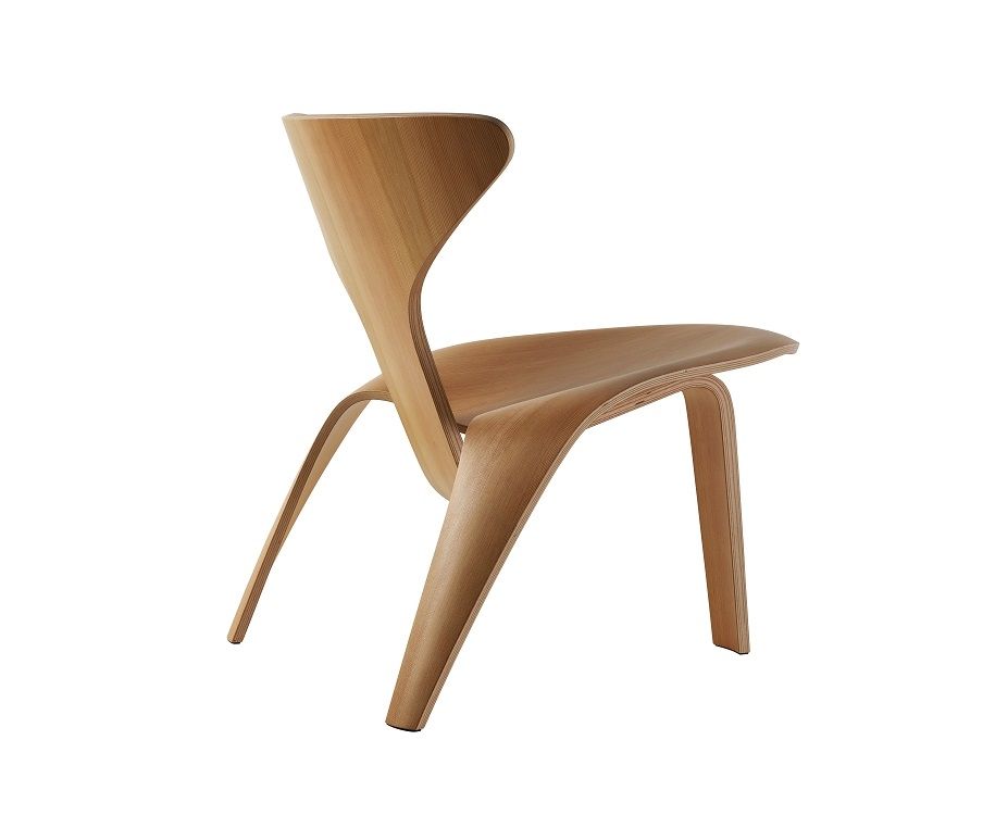 PK0 A Chair von Fritz Hansen: Holzstuhl mit geschwungener Form und drei Beinen.