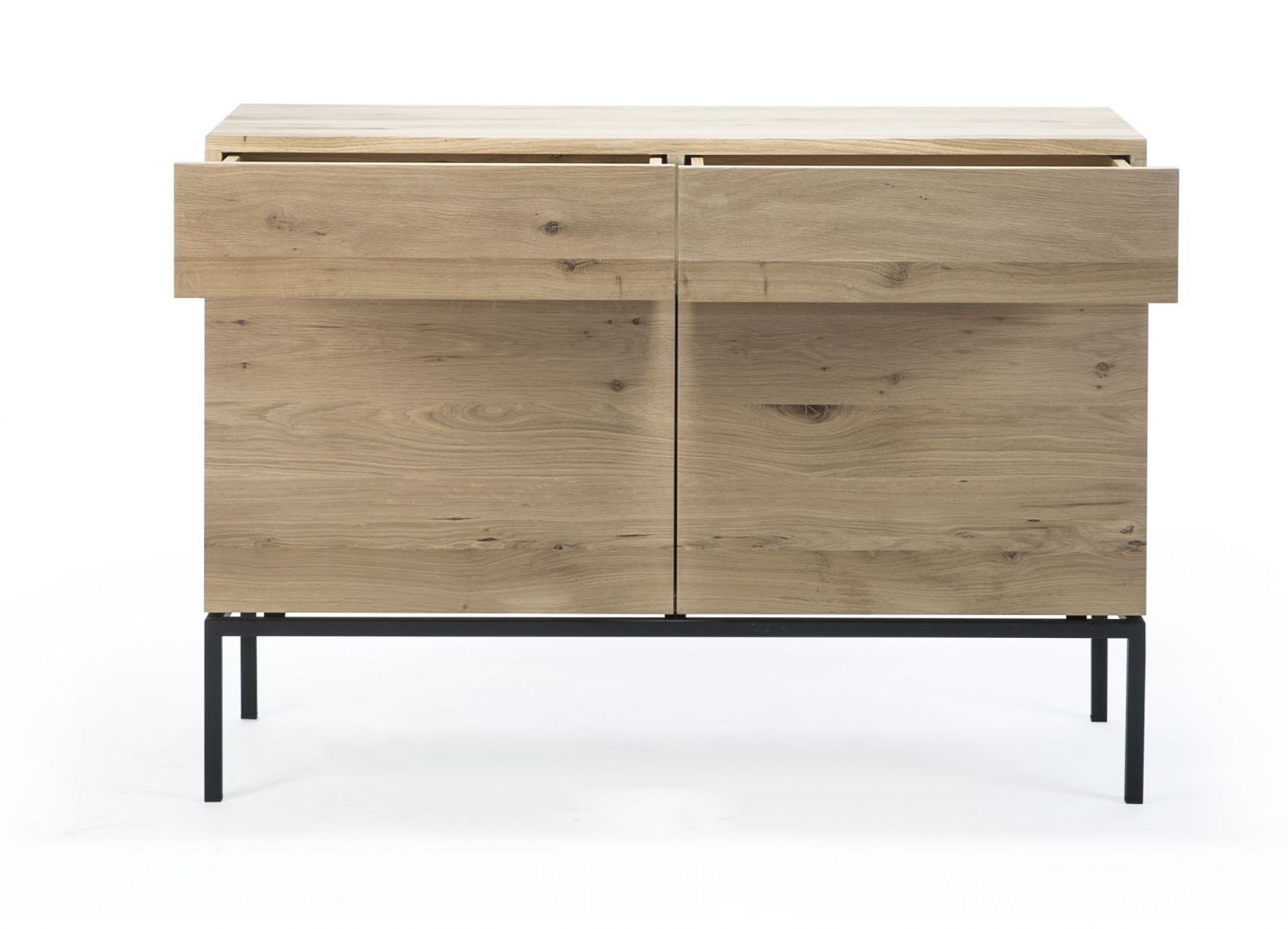 Ligna Anrichte aus Eiche mit schwarzen Beinen von Ethnicraft, Schublade geöffnet, modernes Design.