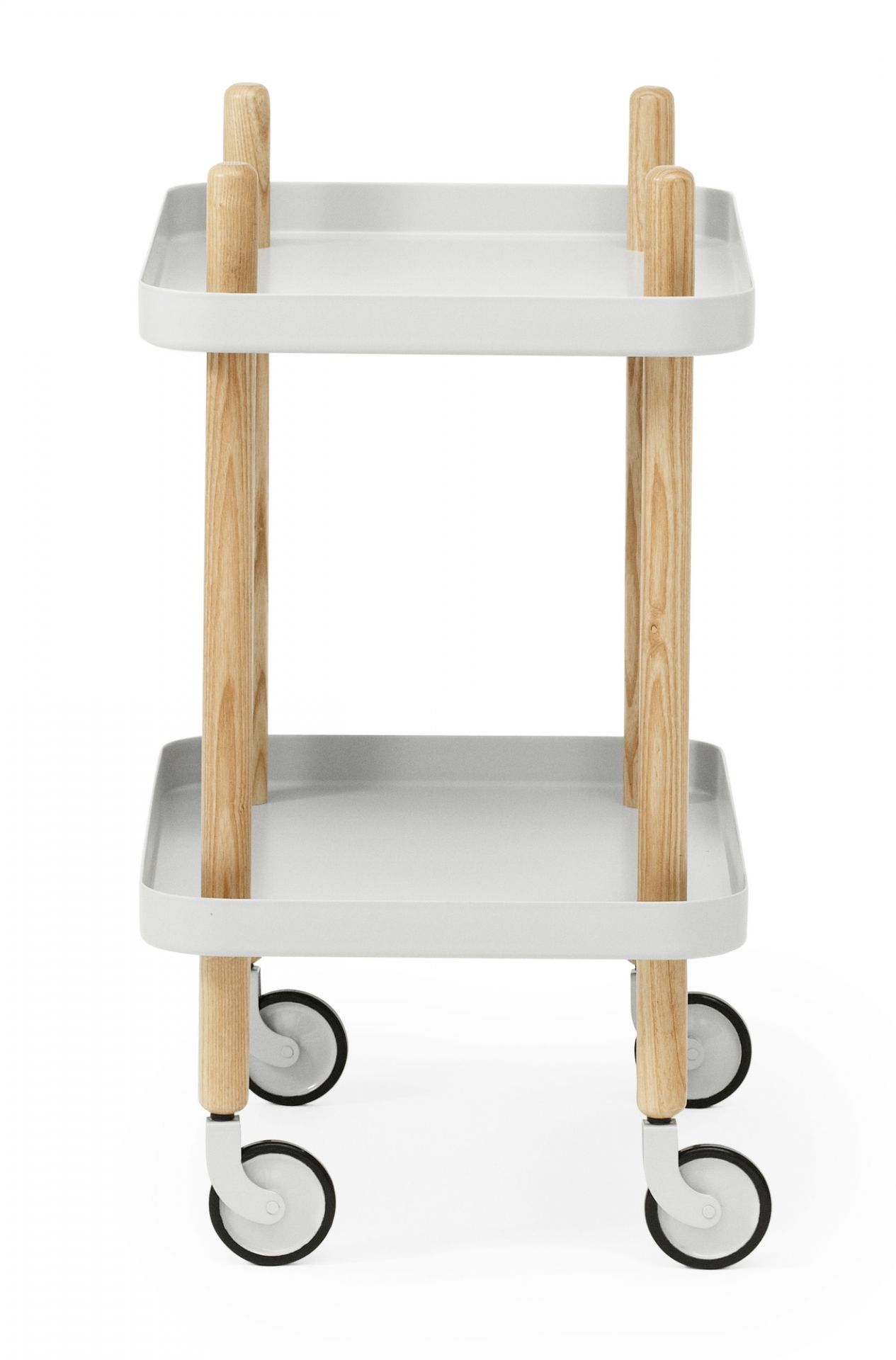 Normann Copenhagen Block Table Servierwagen in Hellgrau mit zwei Ablageflächen und Holzbeinen.