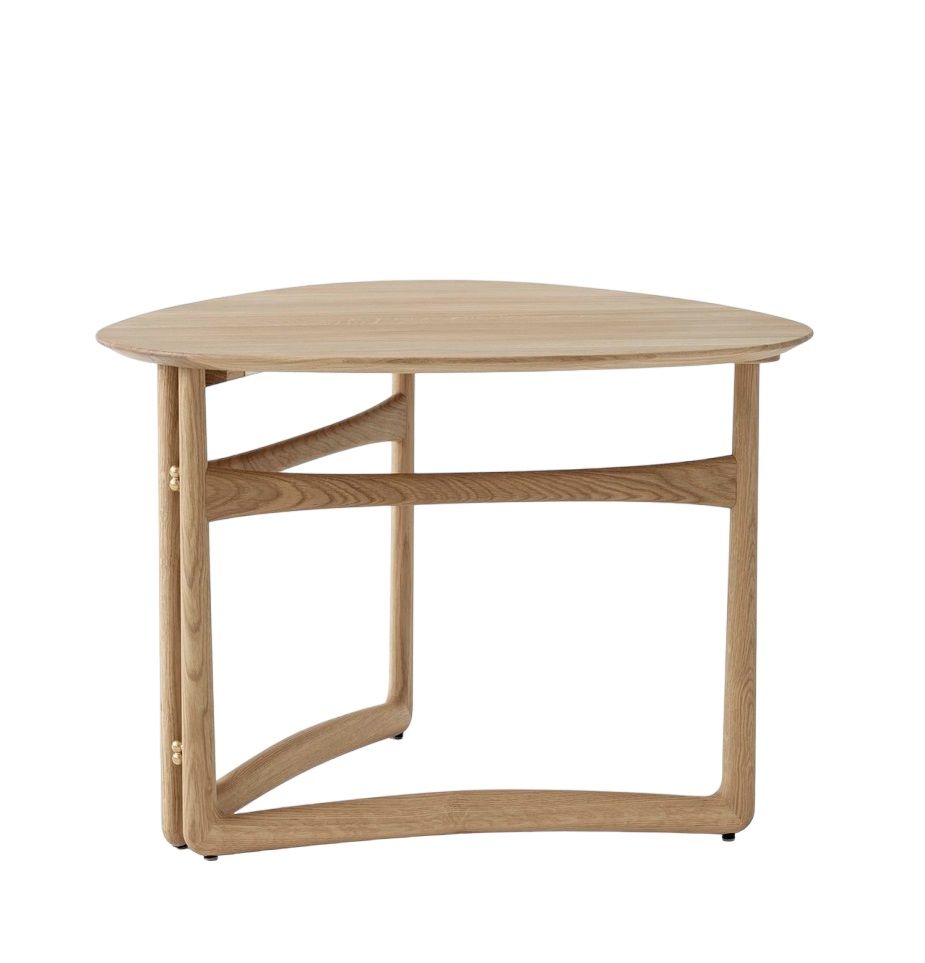 AndTradition Drop Leaf HM5 Beistelltisch aus hellem Holz, ideal als Lounge Table oder Nachttisch.