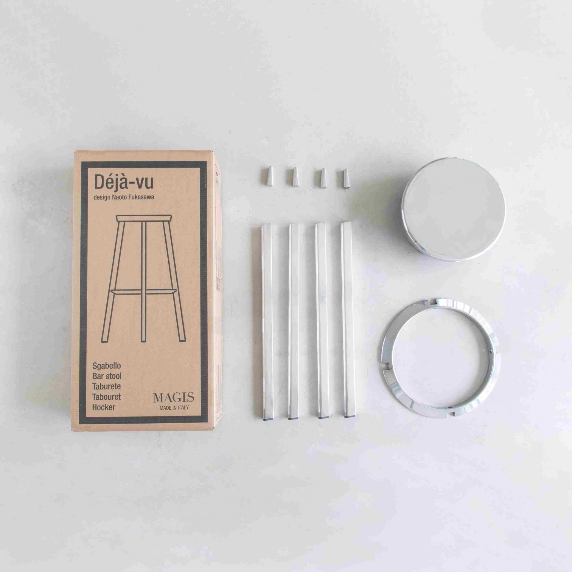 Déjà-vu Stool Hocker von Magis, Einzelteile und Verpackung für den Barhocker.