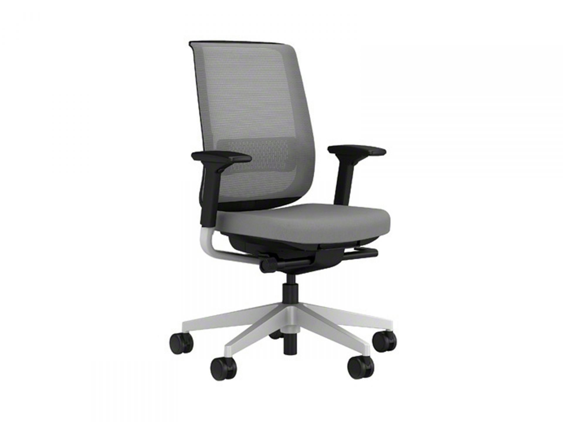 Grauer Reply Arbeitsstuhl von Steelcase mit Netzrücken und schwarzen Armlehnen auf weißem Fußkreuz.