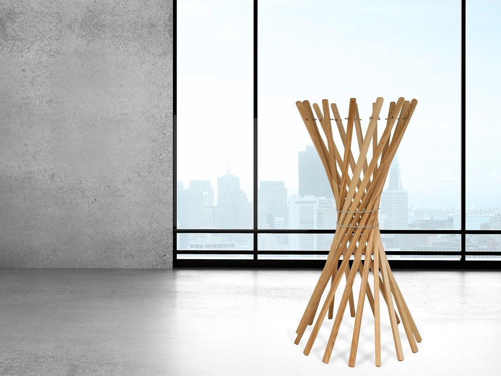 Mrs. Marilyn Garderobenständer: Moderner Holz Garderobenständer mit 15 Stäben von Keilbach Designprodukte.
