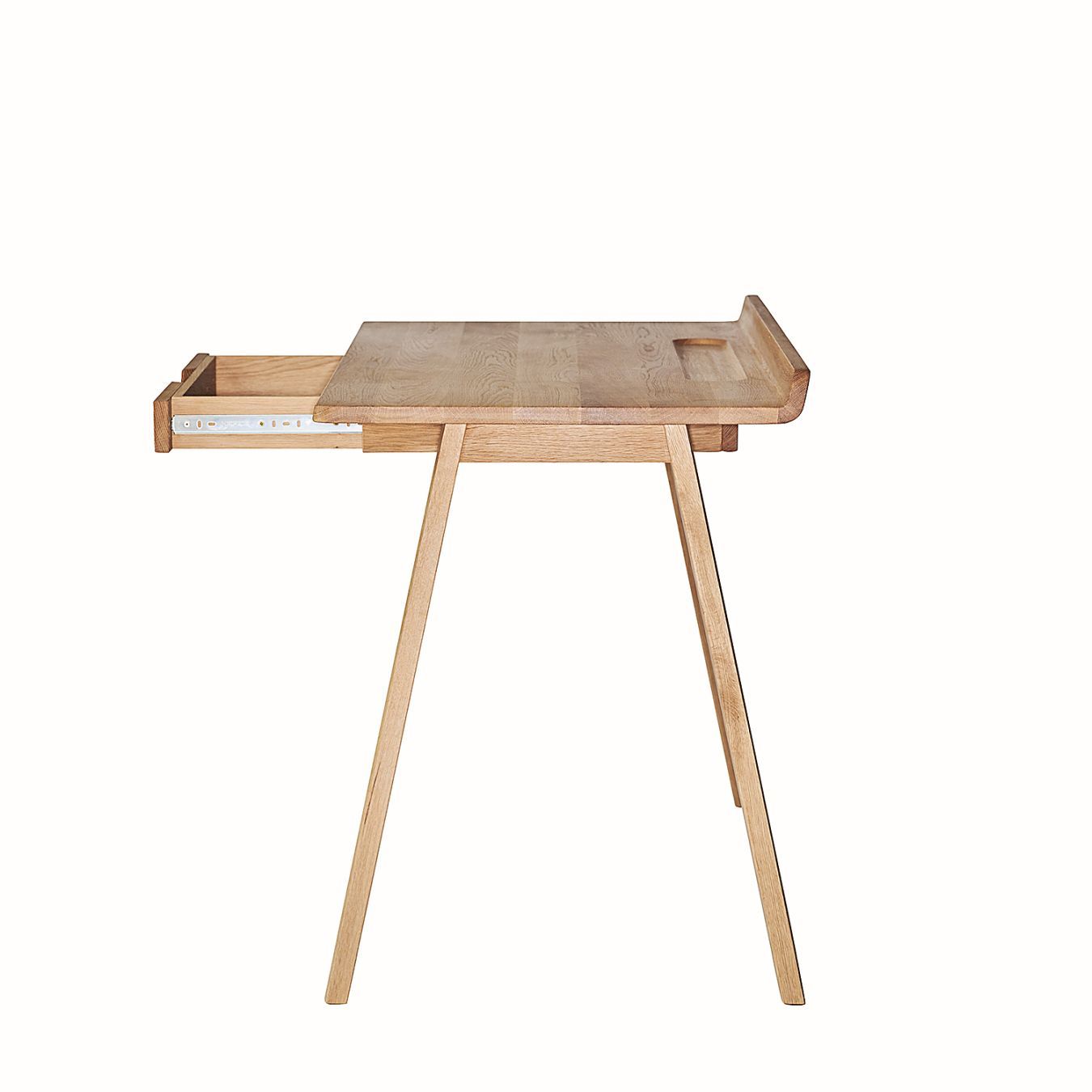 Nara Schreibtisch von Jan Kurtz aus Holz mit offener Schublade und minimalistischem Design.