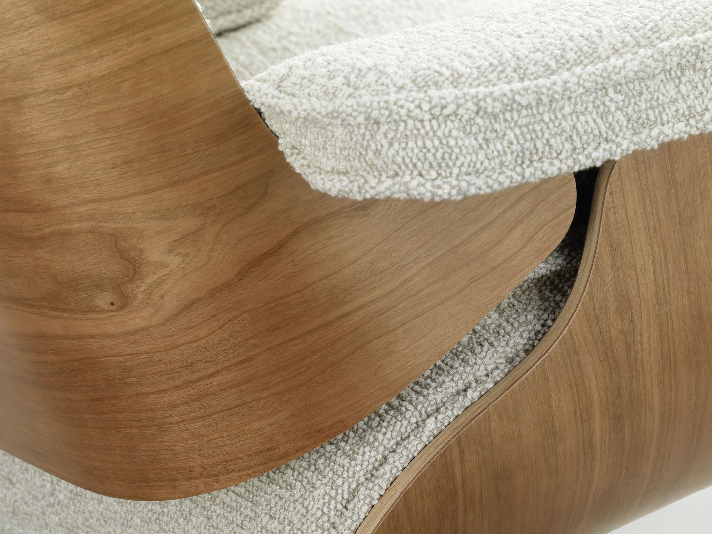 Eames Lounge Chair & Ottoman Sessel VORZUGSKOMBINATION Nubia, cream sand, poliert, Kirschbaum