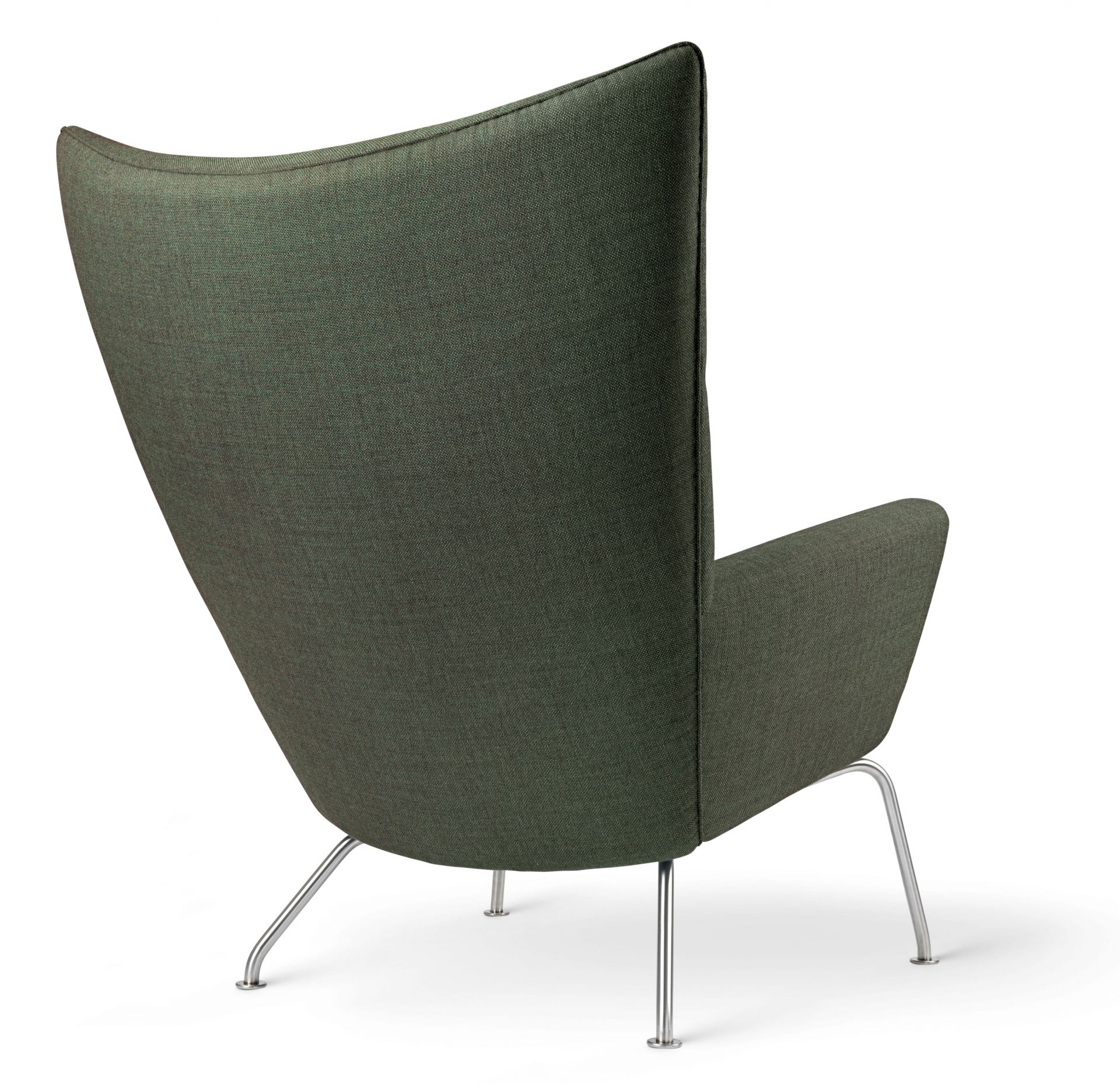 Rückansicht des CH445 Wing Chair von Carl Hansen & Søn mit grüner Polsterung.