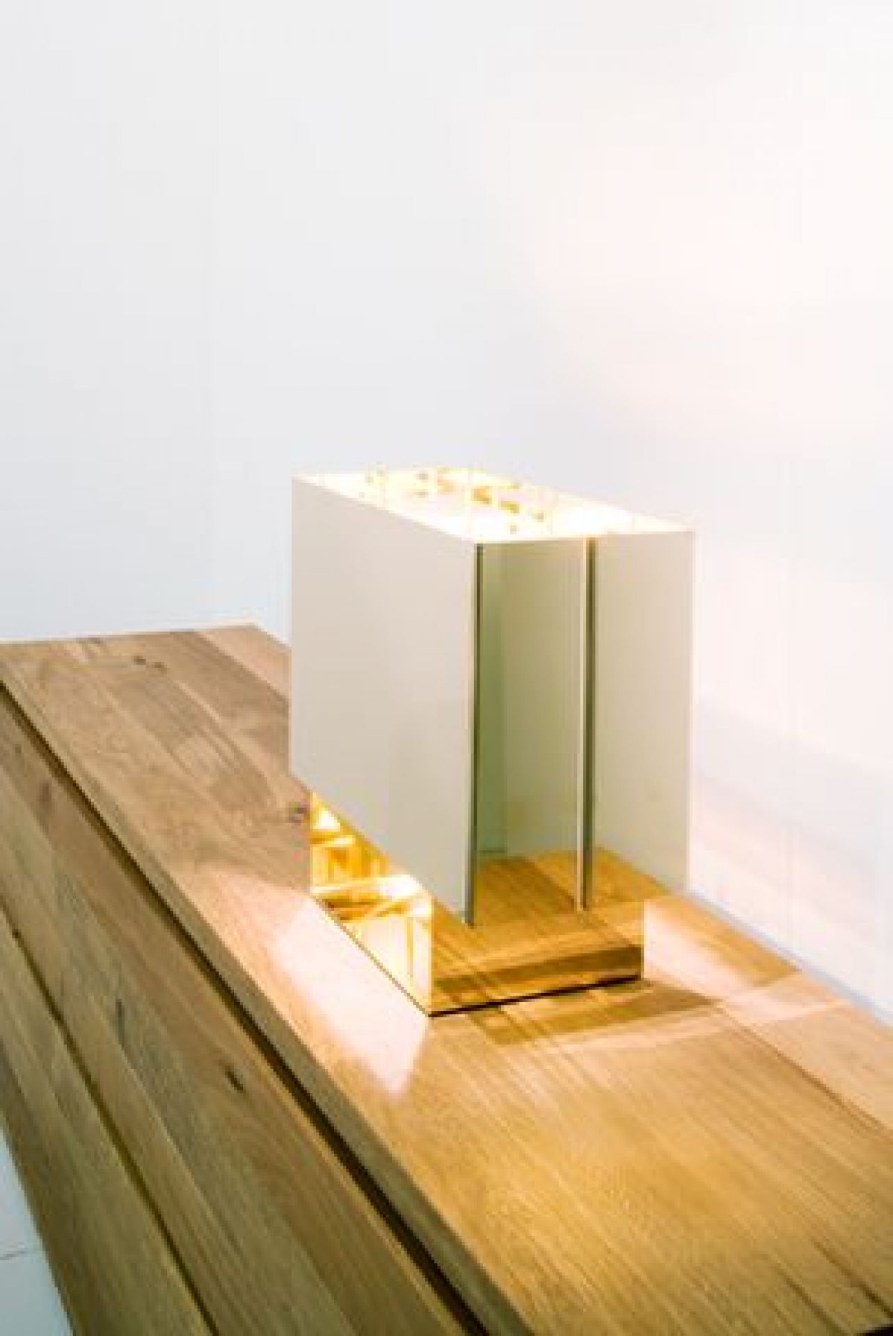 LT01 Seam One Tischleuchte e15