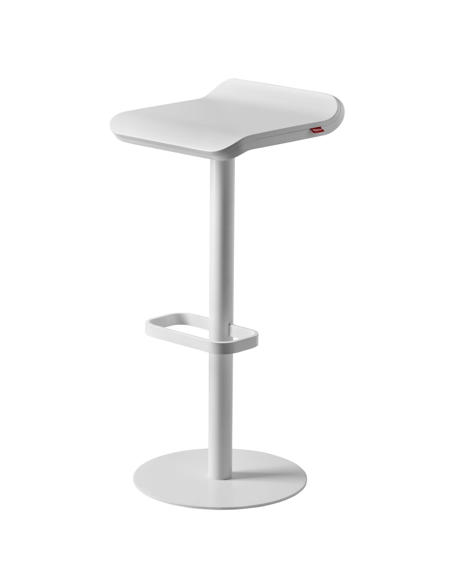 Weißer ED Barhocker von Moree mit Fußstütze und runder Basis, ideal für Küche oder Bar.