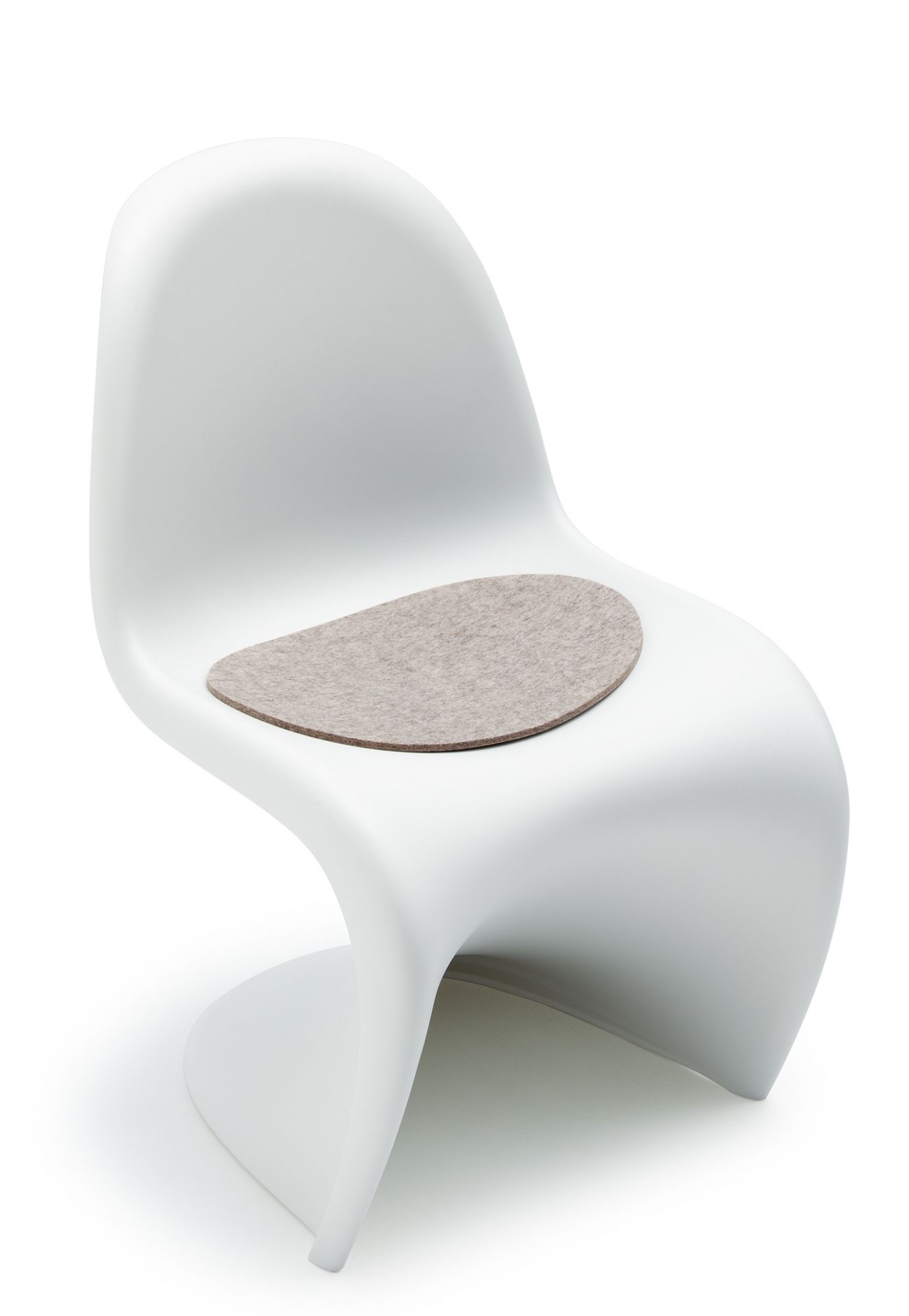 Heller Panton Chair mit grauer Filz Sitzauflage von Hey Sign für bequemes Sitzen.