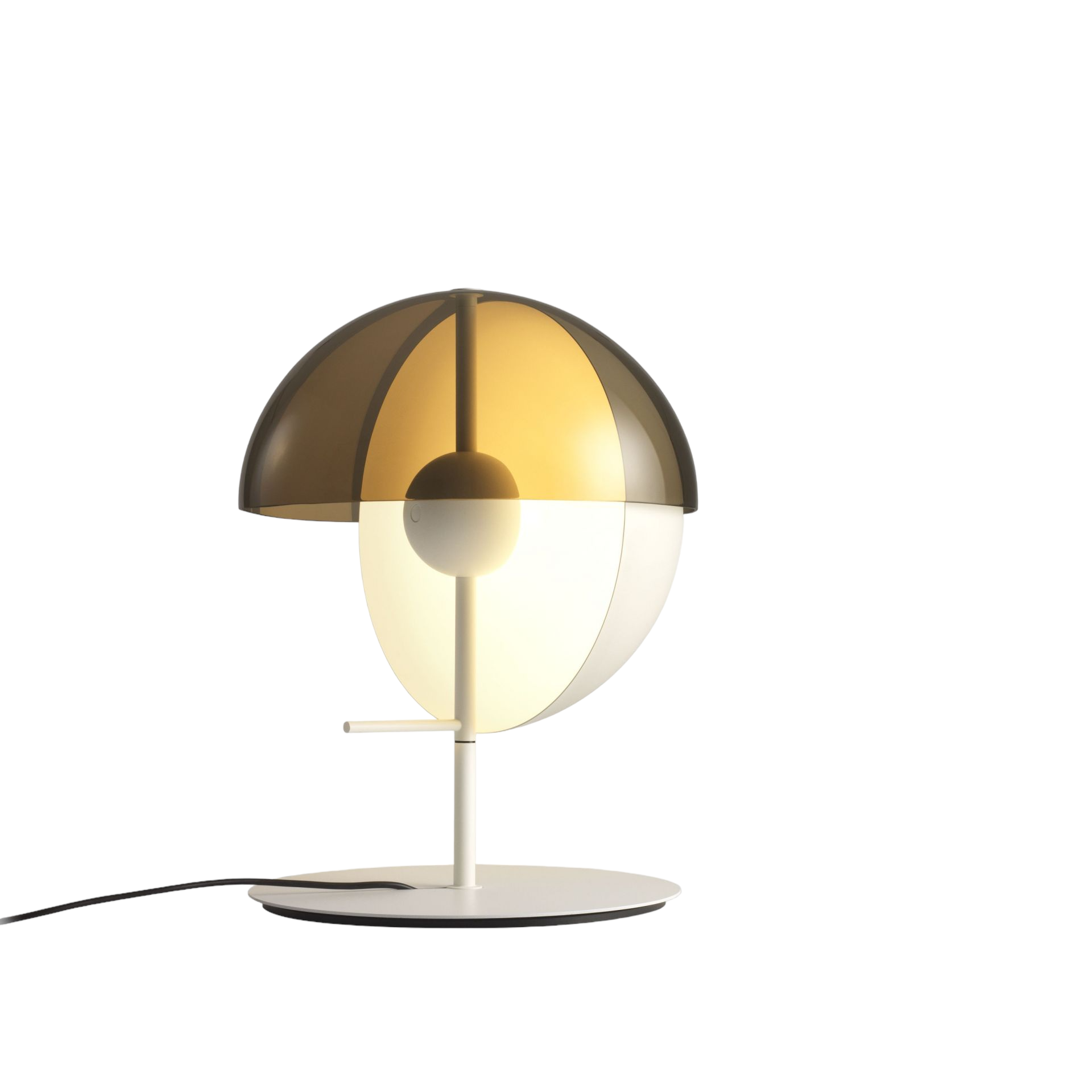 Theia M Tischleuchte von Marset in Weiß: Moderne Designerlampe mit halbruhem Schirm und warmem Licht.