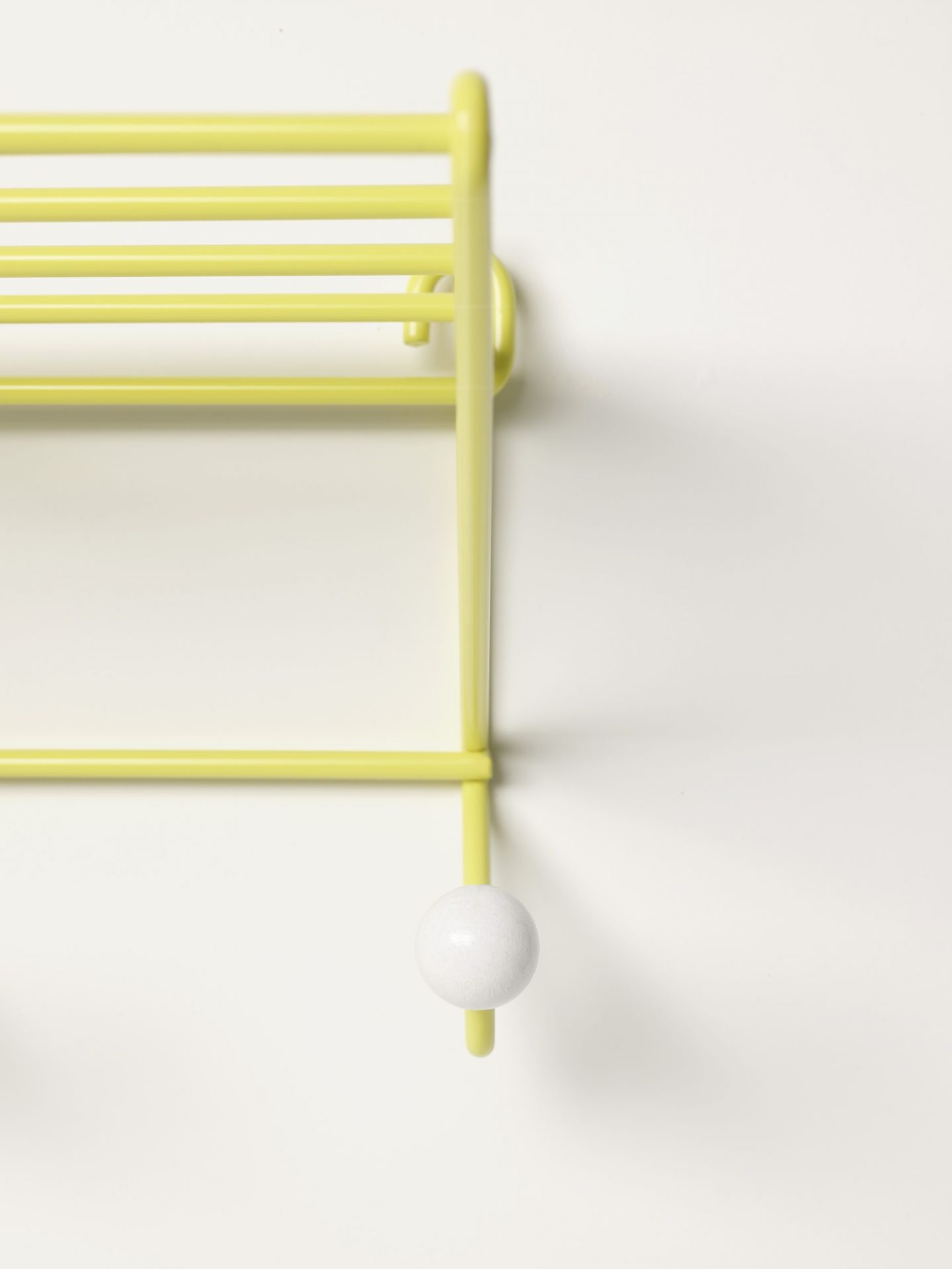 DZ 05 Garderobe Spectrum Gelb PMS 107