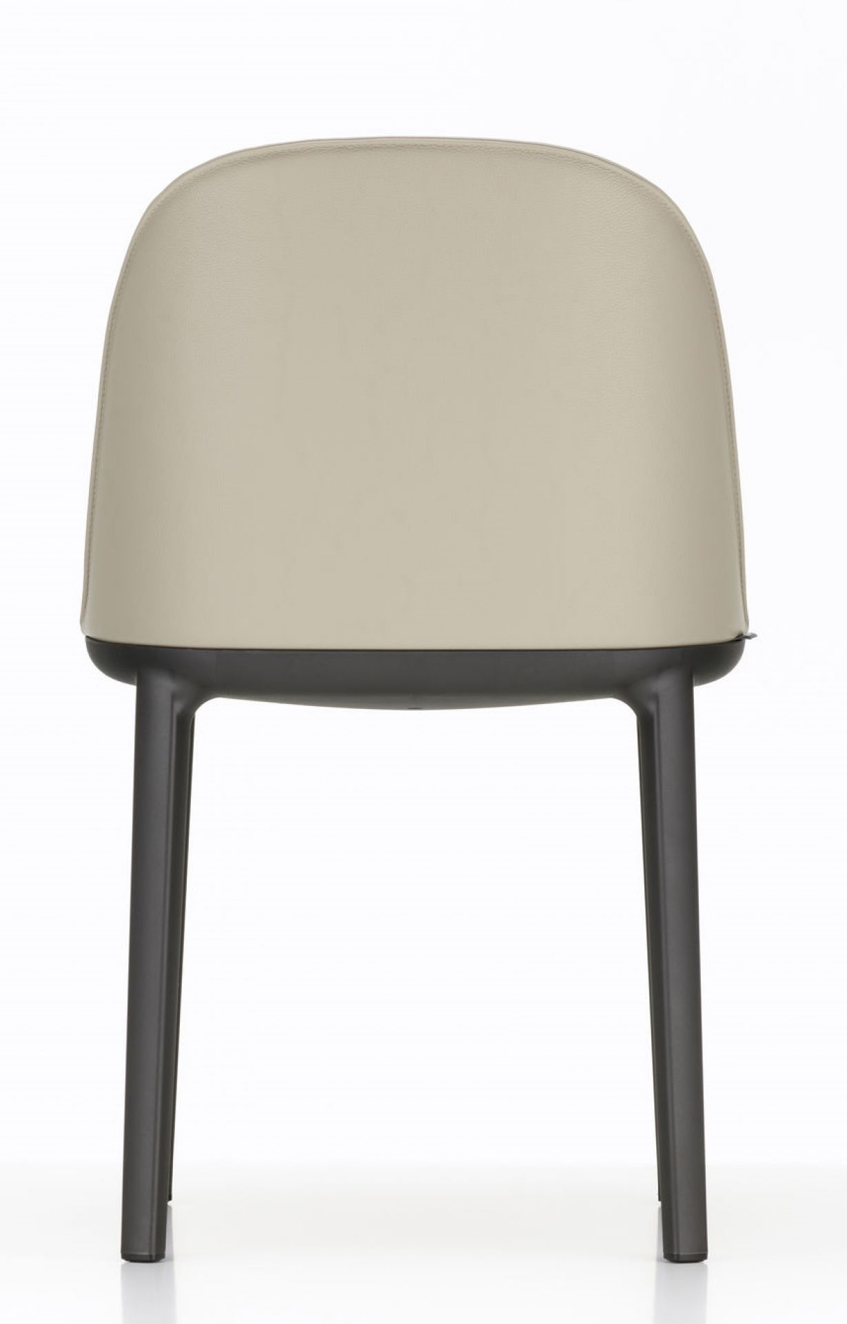 Vitra Softshell Side Chair Stuhl, Ansicht von hinten, mit beigem Bezug und dunklem Gestell.