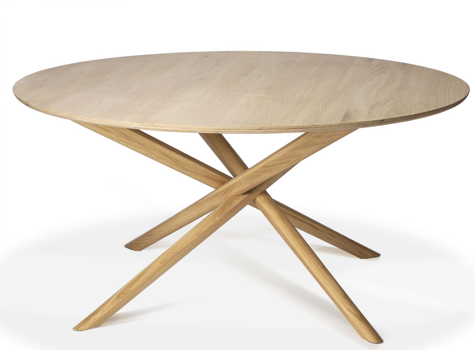 Runder Esstisch aus Eiche im Mikado-Design von Ethnicraft mit markantem, gekreuztem Holzfuß.
