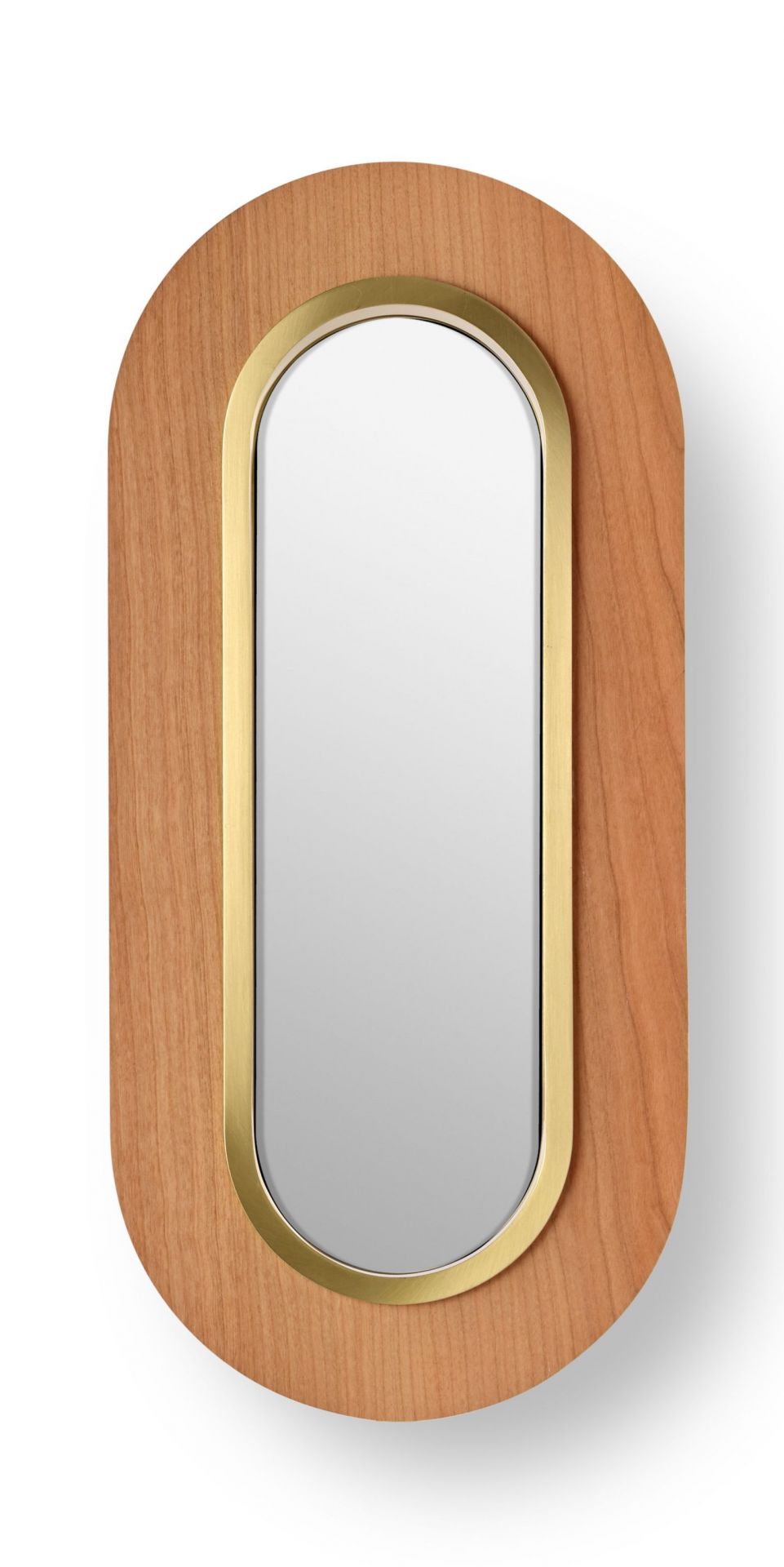 Lens LED Wandleuchte von LZF Lamps: Ovale Lampe mit goldenem Metallring und Kirschholz.