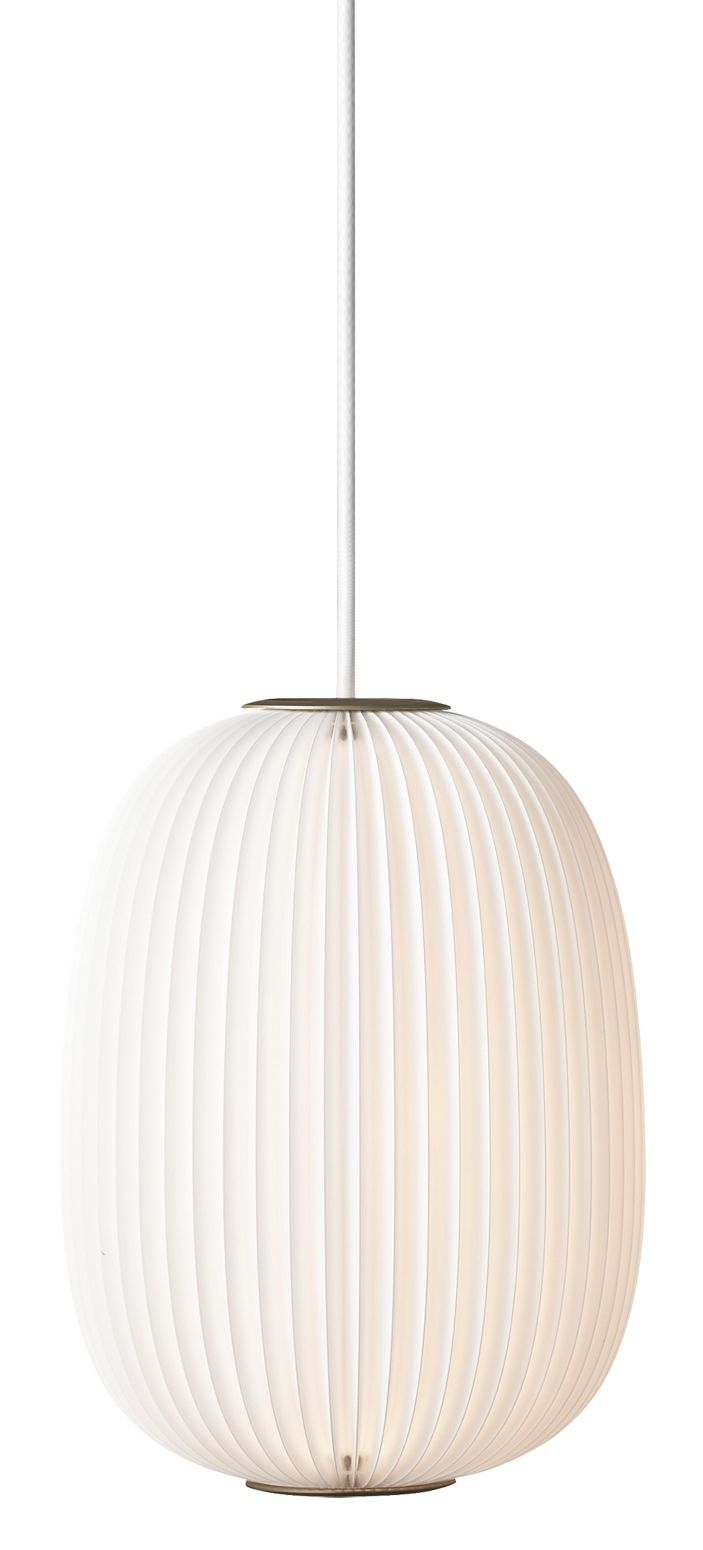 Lamella Pendelleuchte von Le Klint: Weiße, plissierte Hängelampe mit goldenen Akzenten für stilvolle Beleuchtung.