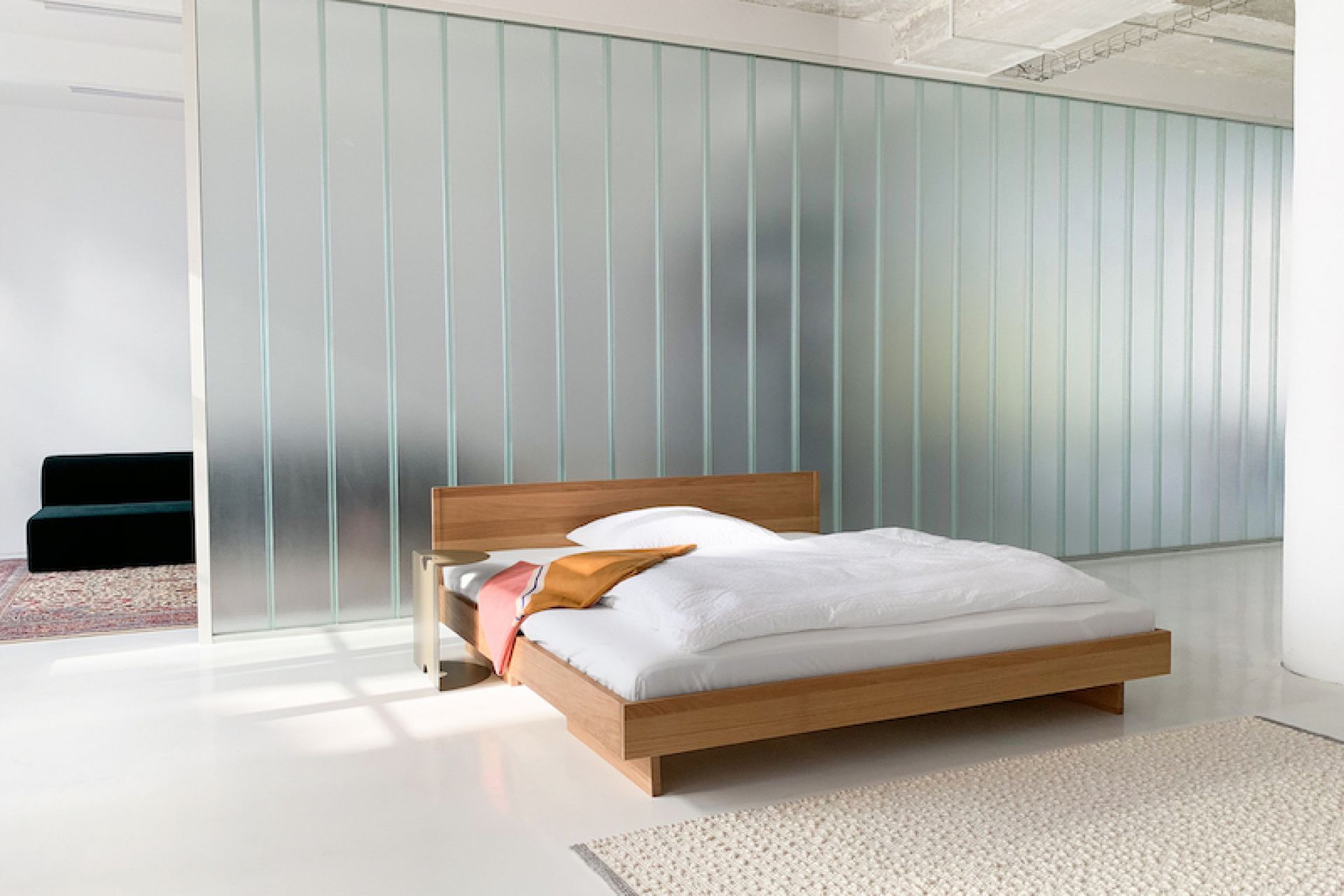 ZIANS Bett Large mit Kopfteil, Beine geteilt OUT