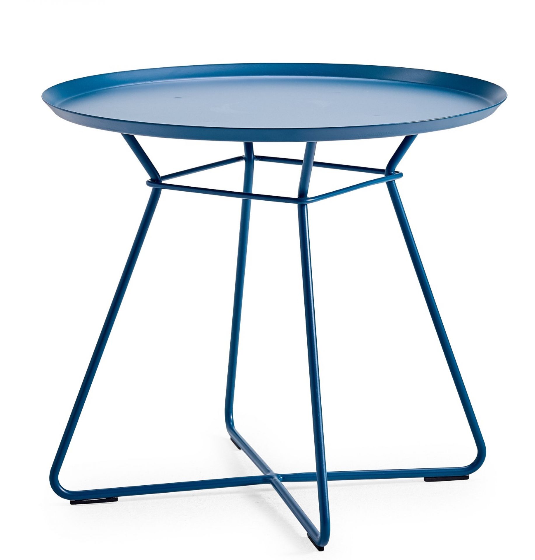 Blauer Leya Couchtisch von Freifrau Manufaktur mit rundem Tablett und filigranem Metallgestell.