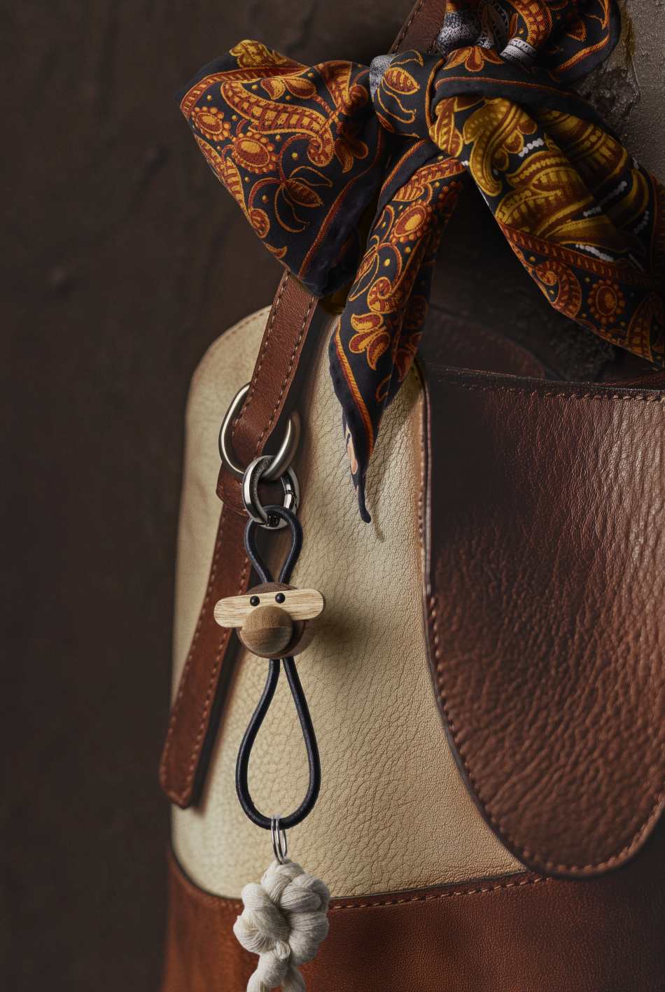 Affe Schlüsselanhänger silberfarbenes Metall mit schwarzem Leder Kay Bojesen