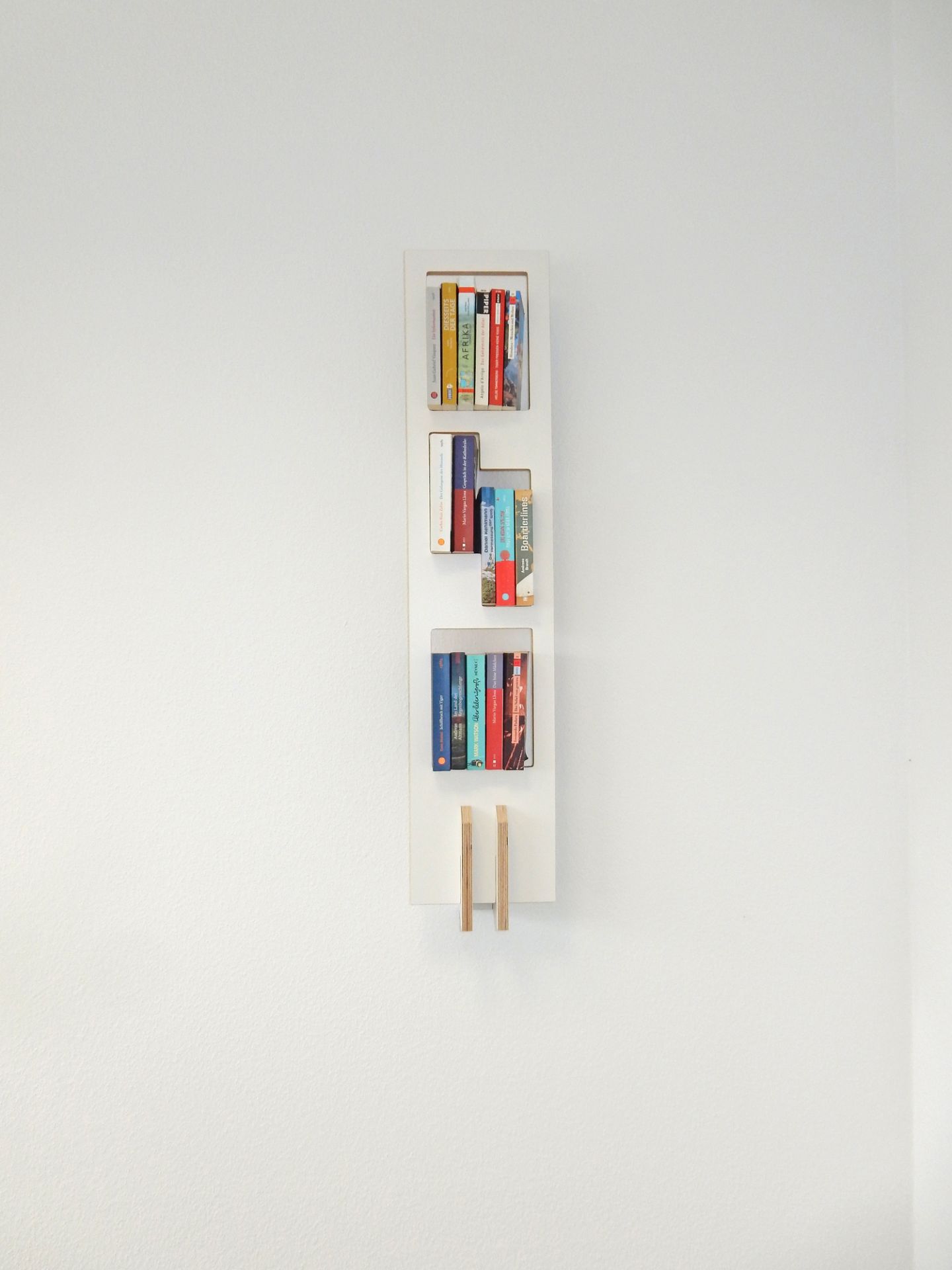 Lesestoff Bücherregal Tojo