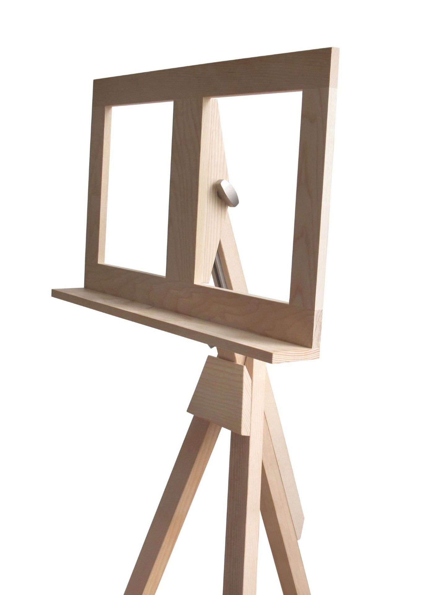 Heller Holz-Notenständer mit Ablage und Stativ, ideal als Stehpult für Musiker.