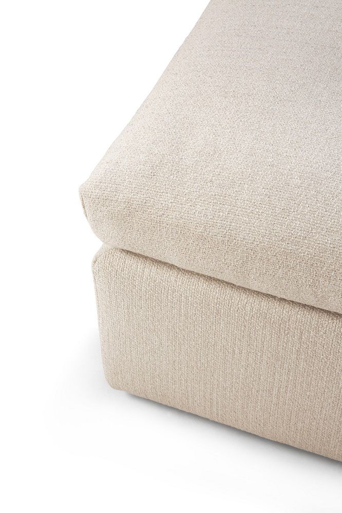 Detailansicht: Mellow Polsterhocker von Ethnicraft, Off White Eco Stoff, bequemer Sitzhocker.