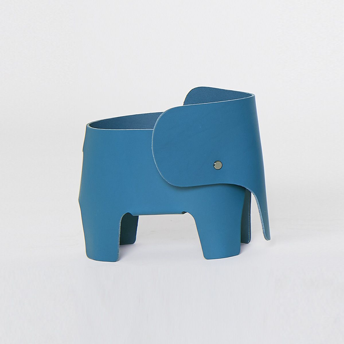 Blaue Elephant Tischleuchte von EO Denmark: Moderne Akkuleuchte in Elefantenform für Kinderzimmer.