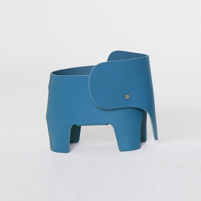 Blaue Elephant Tischleuchte von EO Denmark: Moderne Akkuleuchte in Elefantenform für Kinderzimmer.
