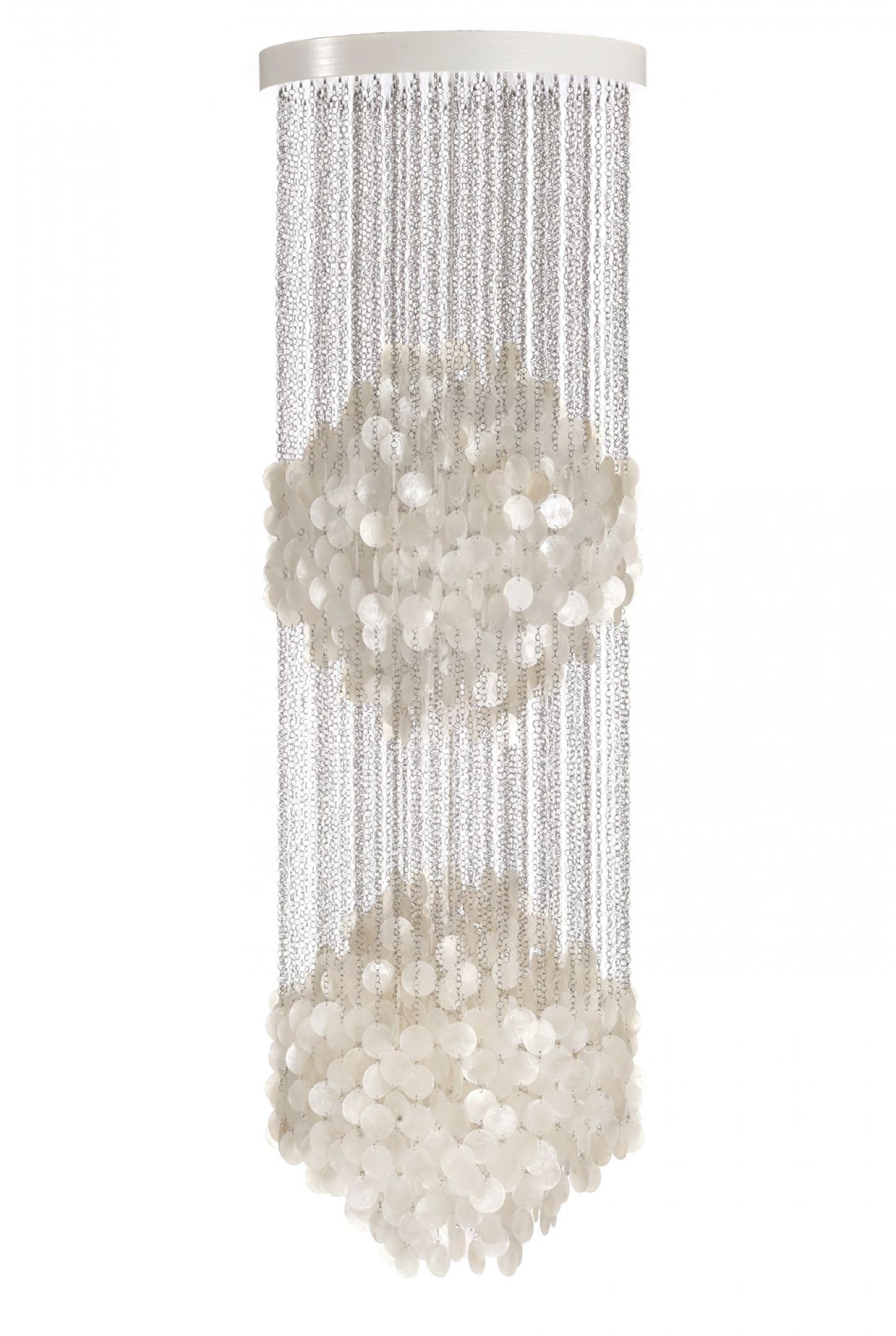 FUN Pendelleuchte von Verpan: Hängeleuchte mit Ketten und Muschelscheiben für stilvolle Beleuchtung.