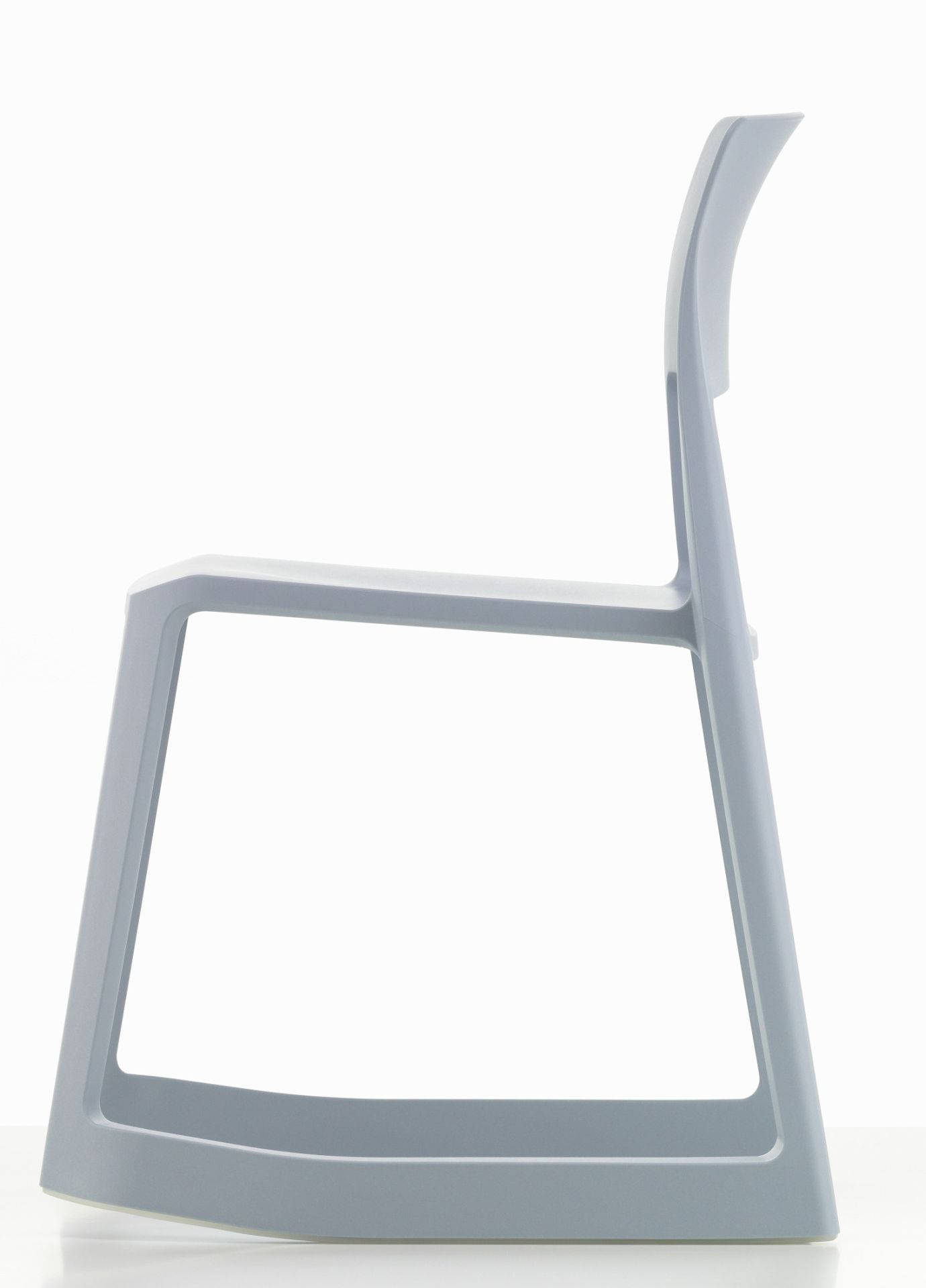 Vitra Tip Ton RE Stuhl aus Kunststoff, hellgrau, Seitenansicht, ergonomischer Bürostuhl für dynamisches Sitzen.